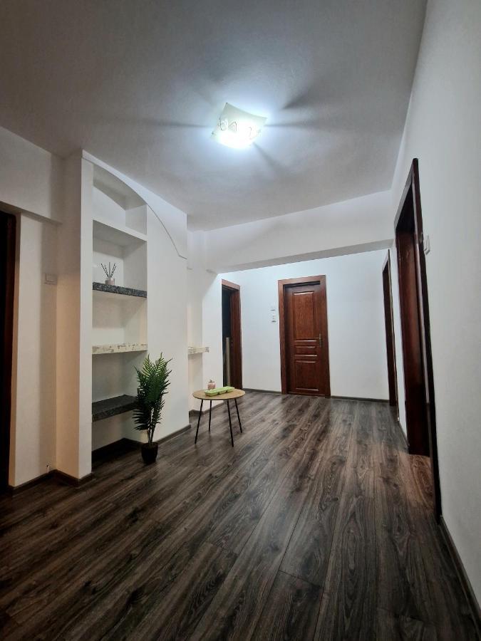 Cozy Appartment In The Center Targoviste Buitenkant foto