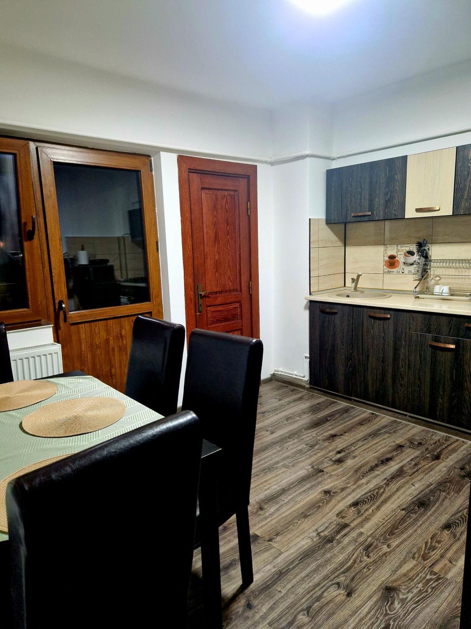 Cozy Appartment In The Center Targoviste Buitenkant foto